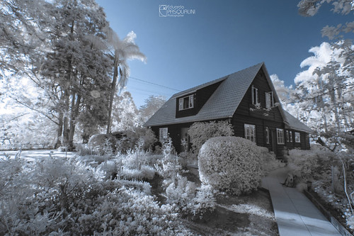 Infrared Cottage by Eduardo Pasqualini, Canon 30D converted to 720nm.
Canon 30D convertida para 720nm.
Infravermelho / Infrared
Eduardo Pa