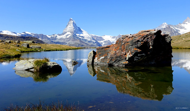 Reflet du Cervin (Matterhorn), dans le lac de Stélisée (2557 m)