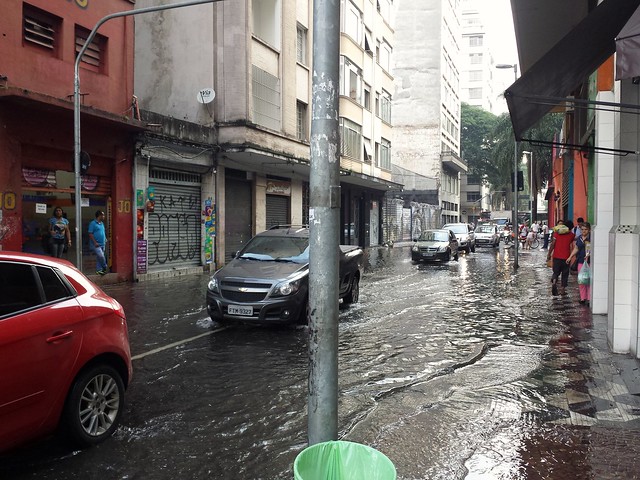 Rua Vitória x Av São João quase uma hora depois do final da chuva