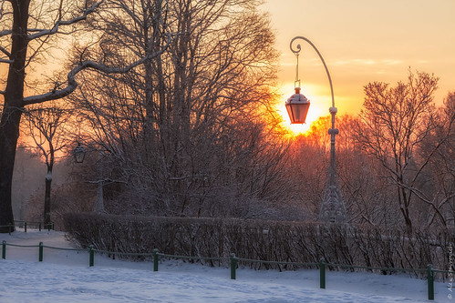 trees sunset sun sunshine canon russia lantern sunrays hdr pavlovsk canon70300is canon5dmarkii pavlovskypark