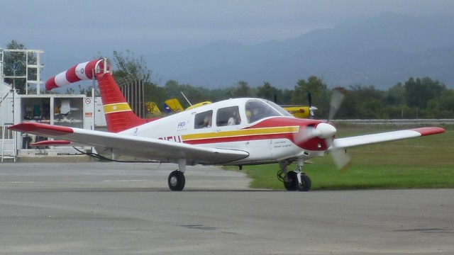 Piper Warrior II en el aerodromo de Empuriabrava