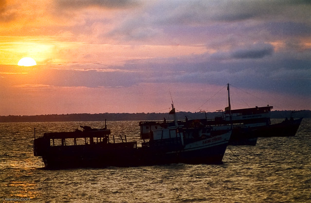 Barcos al amanecer