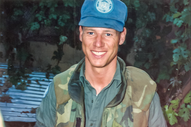 1992 UNIFIL - Happy soldier