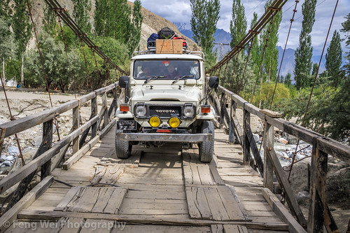 travel bridge pakistan horizontal outdoors asia jeep 4wd transportation kashmir pk colorimage indiansubcontinent shigar shigarvalley gilgitbaltistan centralkarakoramnationalpark