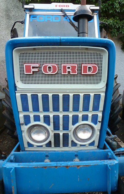 Ford 4000 front