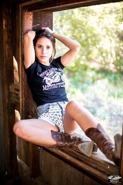 Beautiful Model Goddess in Daisy Dukes Short Shorts Cutoff Jeans!  Pretty, pretty, girls!