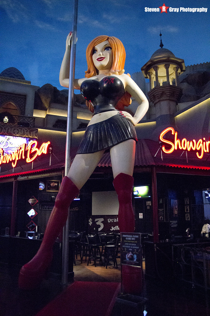 Giantess Sin City Sindy 31 Foot Stripper - Showgirl Bar - Miracle Mile Shop...