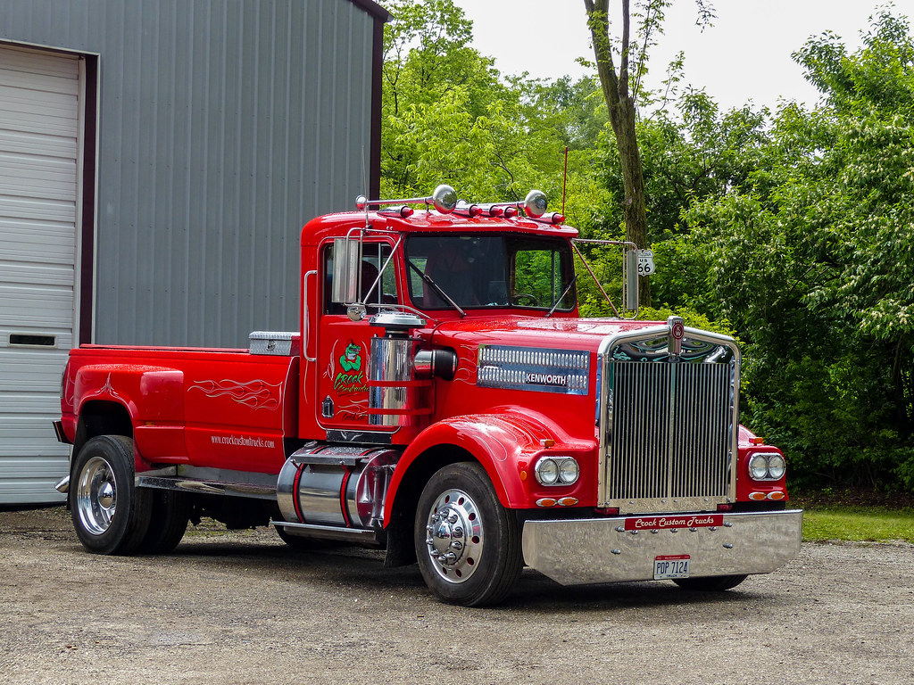 Cincinnati chapter of the American Truck Historical Society (ATHS) 2014 sho...