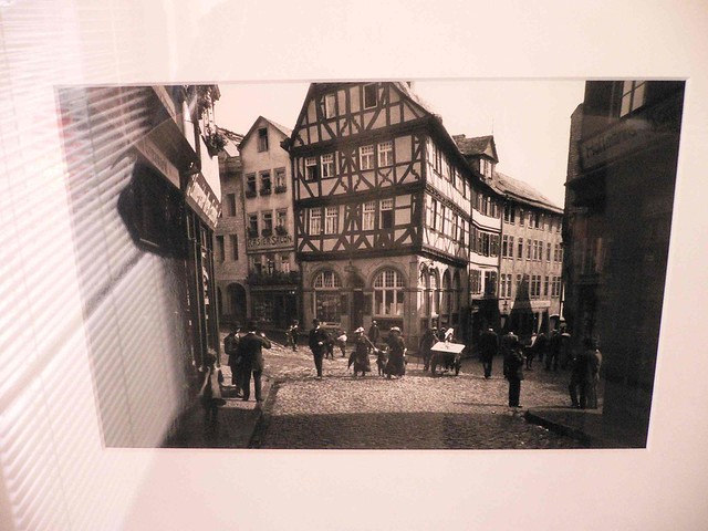 This Ur-Leica picture from Wetzlar is world-famous and publisized in many forms!