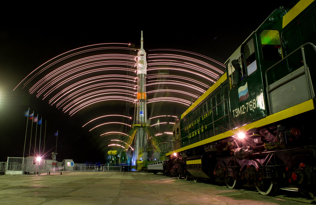 Exp 47 Soyuz Raising (NHQ201603160025)