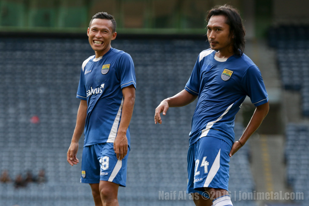 Persib Bandung doing field trials at GBK Stadium ahead 201… | Flickr