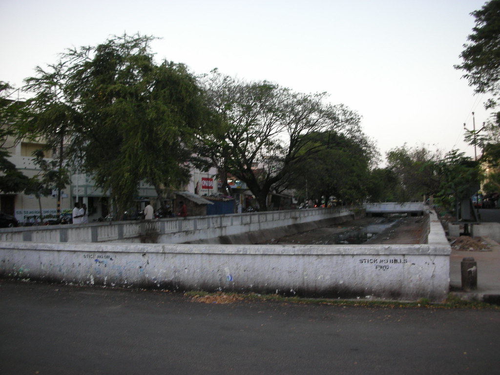 pondicherry canal road | The right side is french colony and… | Flickr
