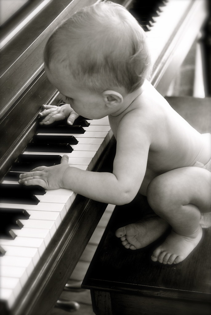Музыкальная жизнь дети. Пианино для малышей. Дети занимаются музыкой. Музыка для детей. Музыкальные фото.