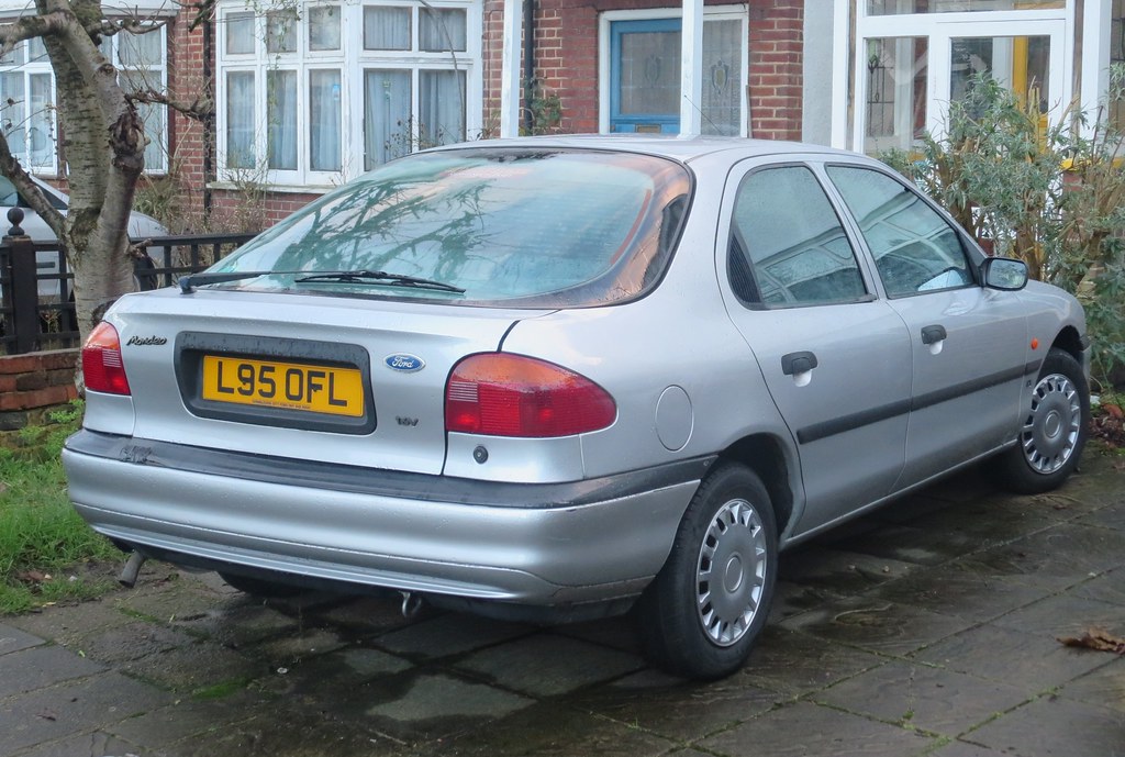 1993 Ford Mondeo 1.8 LX hatchback | Seen in Morden, south Lo… | Flickr