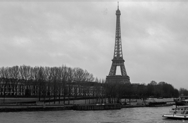 La tour Eiffel en 1952