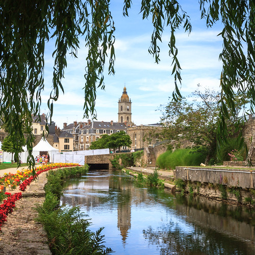 Vannes by Marino_Ferguson, Eglise St Patern vue des jardins des remparts.

St Patern church, view of the gardens of the rampart