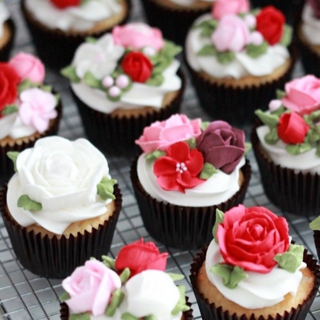 white cake cupcakes sweetopia