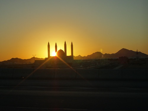 Mezquita del Sultán Qaboos; puesta de sol. Nizwa. Omán by escandio, Mezquita del Sultán Qaboos; puesta de solotros oman nizwa omán 2015