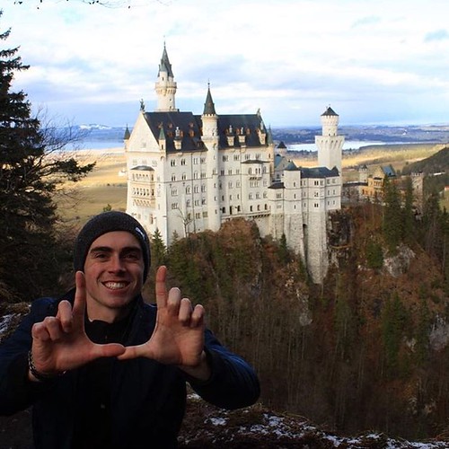 #FlashTheUFriday from #Neuschwanstein Castle in Germany! Thanks for reppin' the U, @dcoxy93! #GoUtes! ???? #UofU #universityofutah