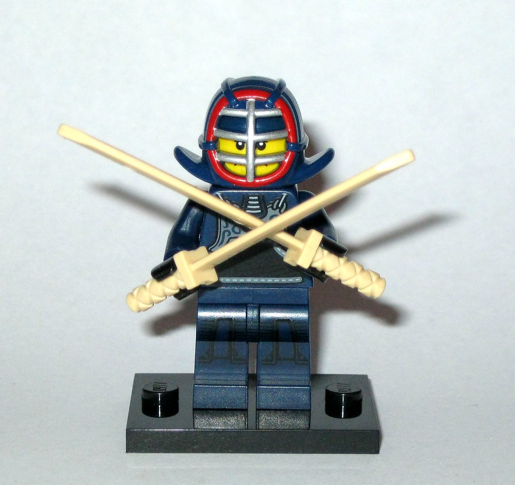 Lego Figurine série 15-71011 12 Kendo Fighter