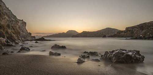 AMP_5346_1 by Amparo Hervella, La gota horada la roca, no por su fuerza sino por su constancia.
Ovidio.

longexposure sunset sea es