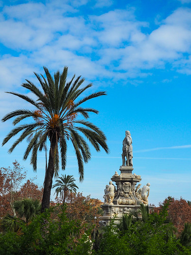 Palma e statua (P1020554) | Palermo, IT (01/2016) | Flickr