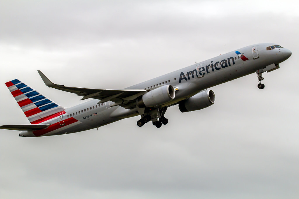 American Airlines l N935UW l Boeing 757-2B7