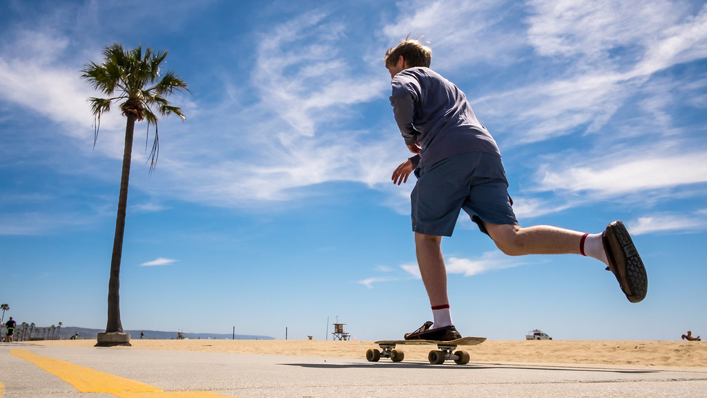 Skater in Venice Beach - Log Angeles, United States - Color street photography