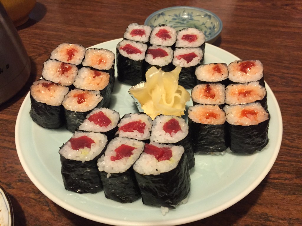 筋子巻と鉄火巻 Japanese sushi sujiko roll and tekka roll | 阿古耶寿司 | Koji Omiya ...