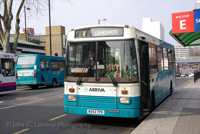 Arriva Southend end-life Dennis Dart / East Lancs EL2000 3123, N543 TPK, an unsatisfactory replacement for a double-decker withdrawn, here on route 4
