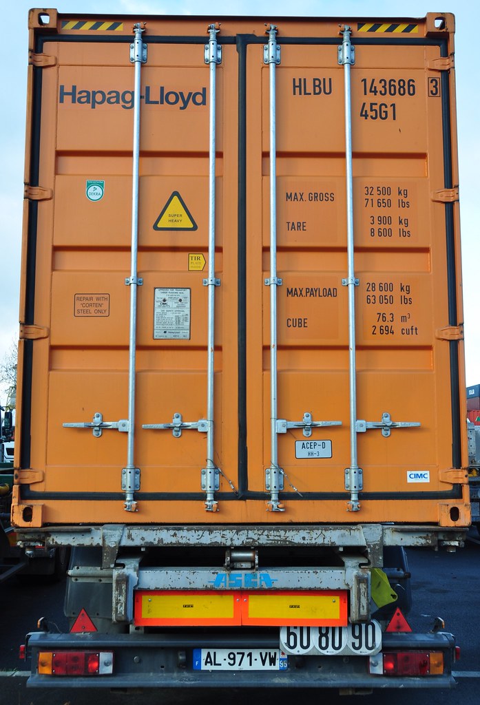 2 Walthers #8552 45' CIMC new container Hapag-Lloyd