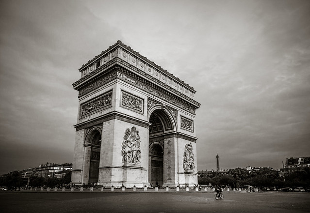 Paris June 2015 (8) 820 - Lone cyclist circumnavigates the normally mental Arc de Triomphe roundabout