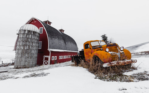 truck barn farm rural snow winter colkfax palouse pacificnorthwest landscape canoneos5dmarkiii canonef1635mmf4lis washington wallpaper background