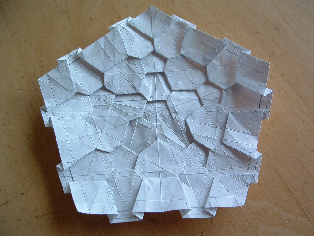 Penrose Tilings by Robert Lang | Alex (paper mosaics) kindly… | Flickr