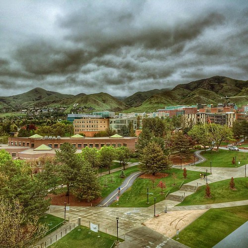 Last day of class is always a little bittersweet for us.????☔️ But there's no time for tears, there's reading to be done!???? #ReadingDay #FinalsWeek #UofU #universityofutah #utwx #utahisrad