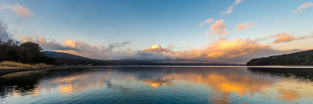 Lake Yamanaka Panorama view