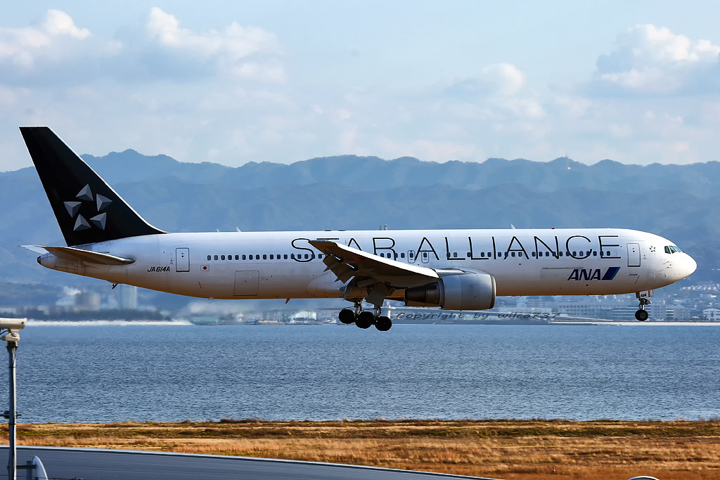 ANA Boeing 767-300ER at KIX (JA614A) | The Star Alliance Log… | Flickr