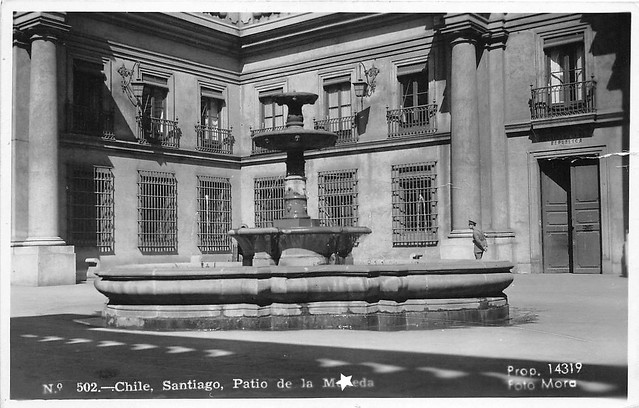 el patio de los cañones del palacio de La Moneda, en una fotografía de los años 30 del Mora