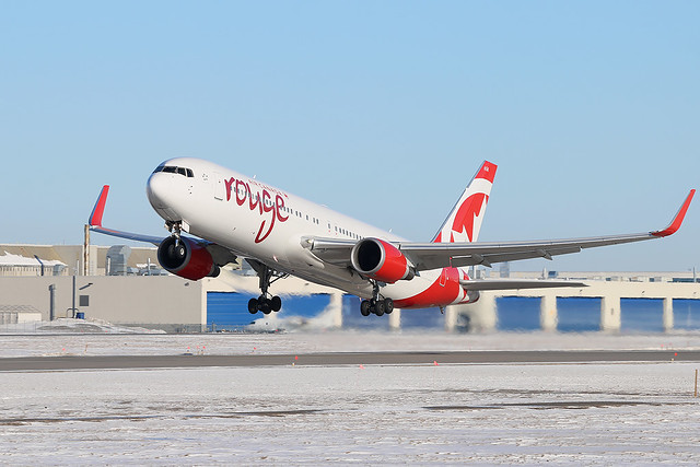 Boeing 767 Air Canada Rouge C-GHLQ