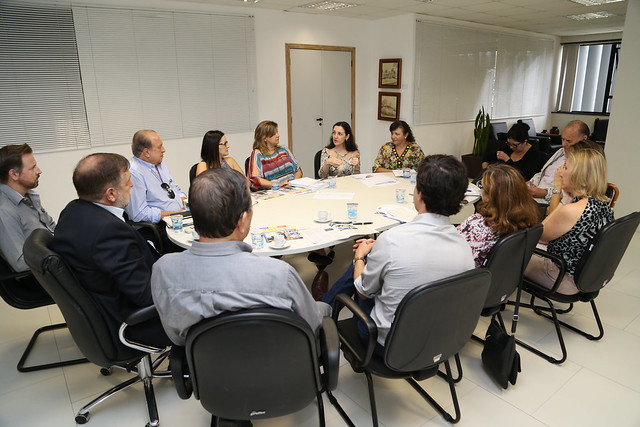 Em reunião com representantes do Lions Clube Curitiba Centro e diversas Secretarias, sobre acuidade visual