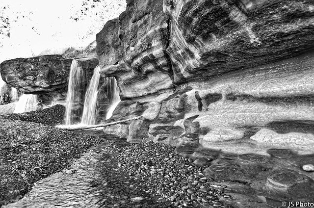 Sandstone, pebbles and water