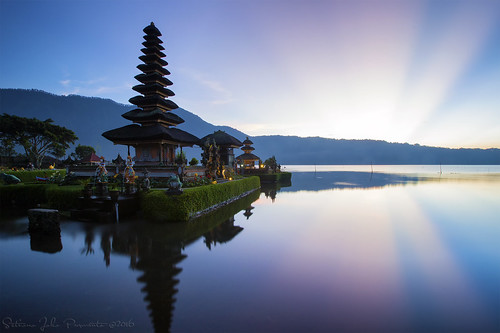 morning bali lake sunrise indonesia temple dawn culture calm serenity pura tranquil danau beratan ulundanu tabanan