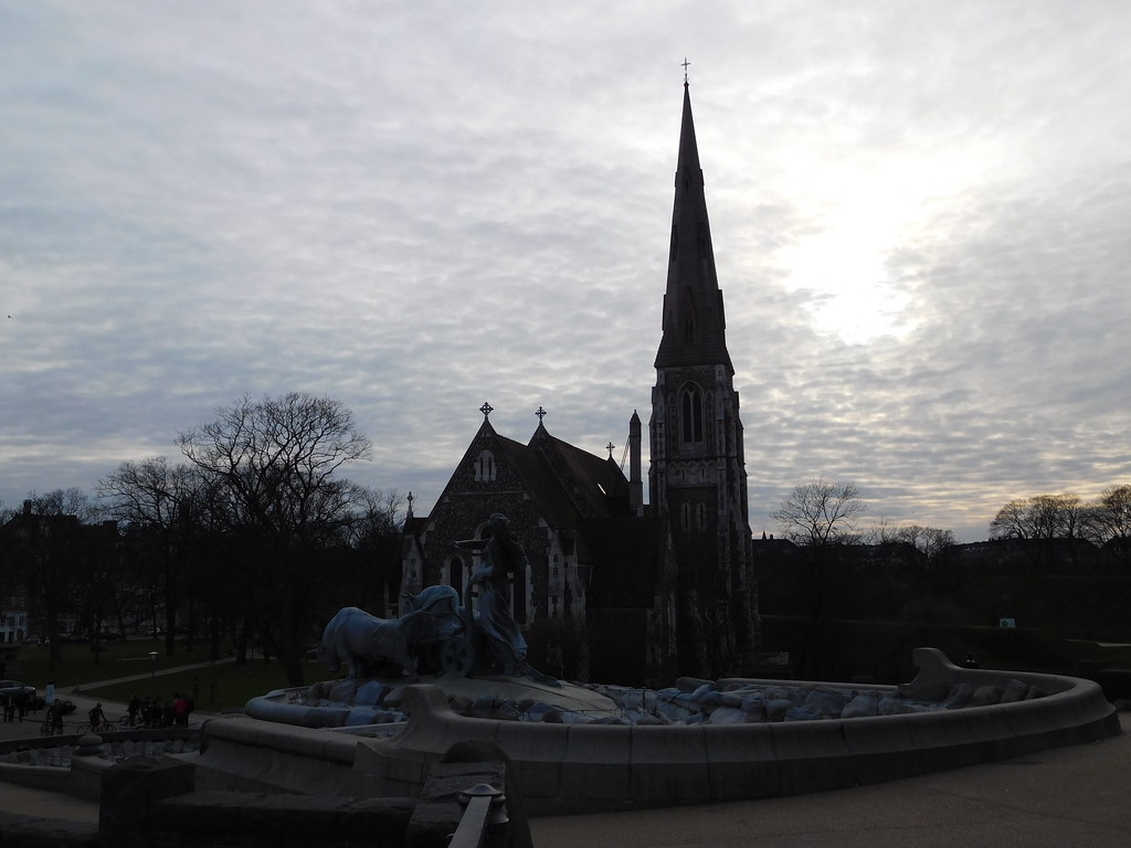 Sankt Albans Kirke e Gefion Springvandet