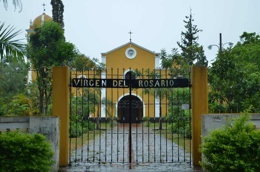 Iglesia Virgen del Rosario - Pirayú | Día lluvioso frente a … | Flickr
