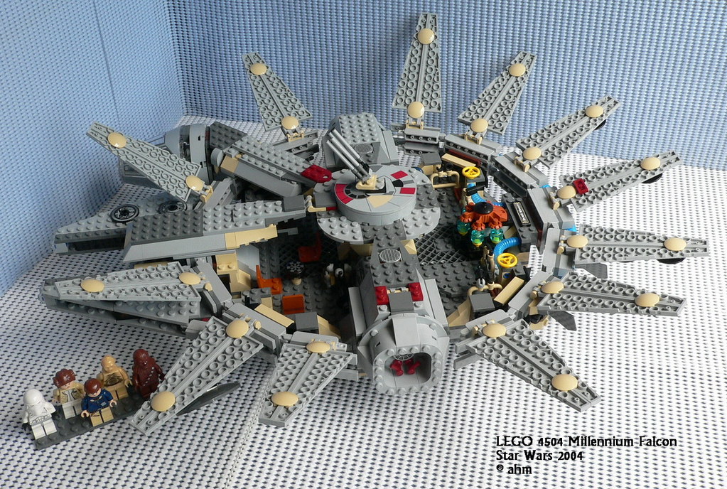 Millennium Falcon - LEGO Star Wars 4504