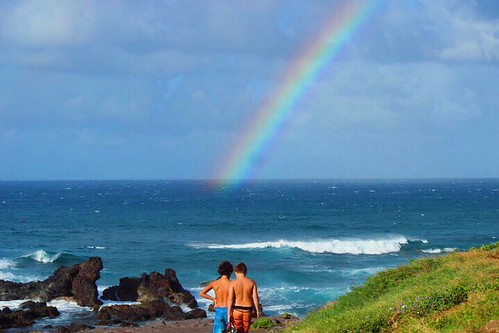 Hawaii #maui #hawaii #hawaiiOcean #coralReef #surf #surfer #wave #rainbow #tropical #green #nature #hookipa #mauibeach #jump #cliff #salty | by aylalovefun