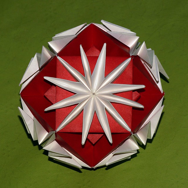 Origami Chrysanthemum Ball (Yasuko Suyama)
