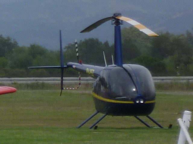 Robinson R 44 en el aerodromo de Empuriabrava