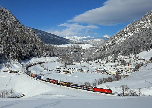 RoLa train ,  Sankt Jodok 🇦🇹, 9 March 2016 by Mr Joseph Bloggs, An OBB Taurus passes Sankt Jodok whilst hauling RoLa train 52336 from Brennero to Worgl, 9 March 201
