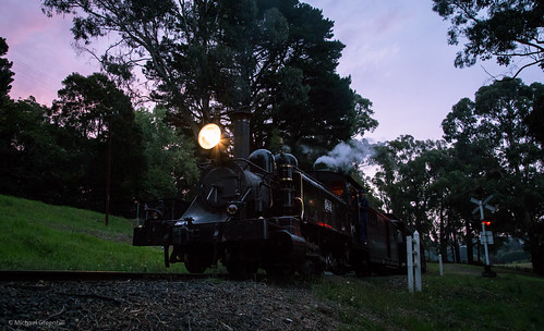 sunset night evening au australia trains victoria steam pbr emerald puffingbilly emeraldbank